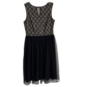 Maggy London Black and Nude tulle lace cocktail dress size 4